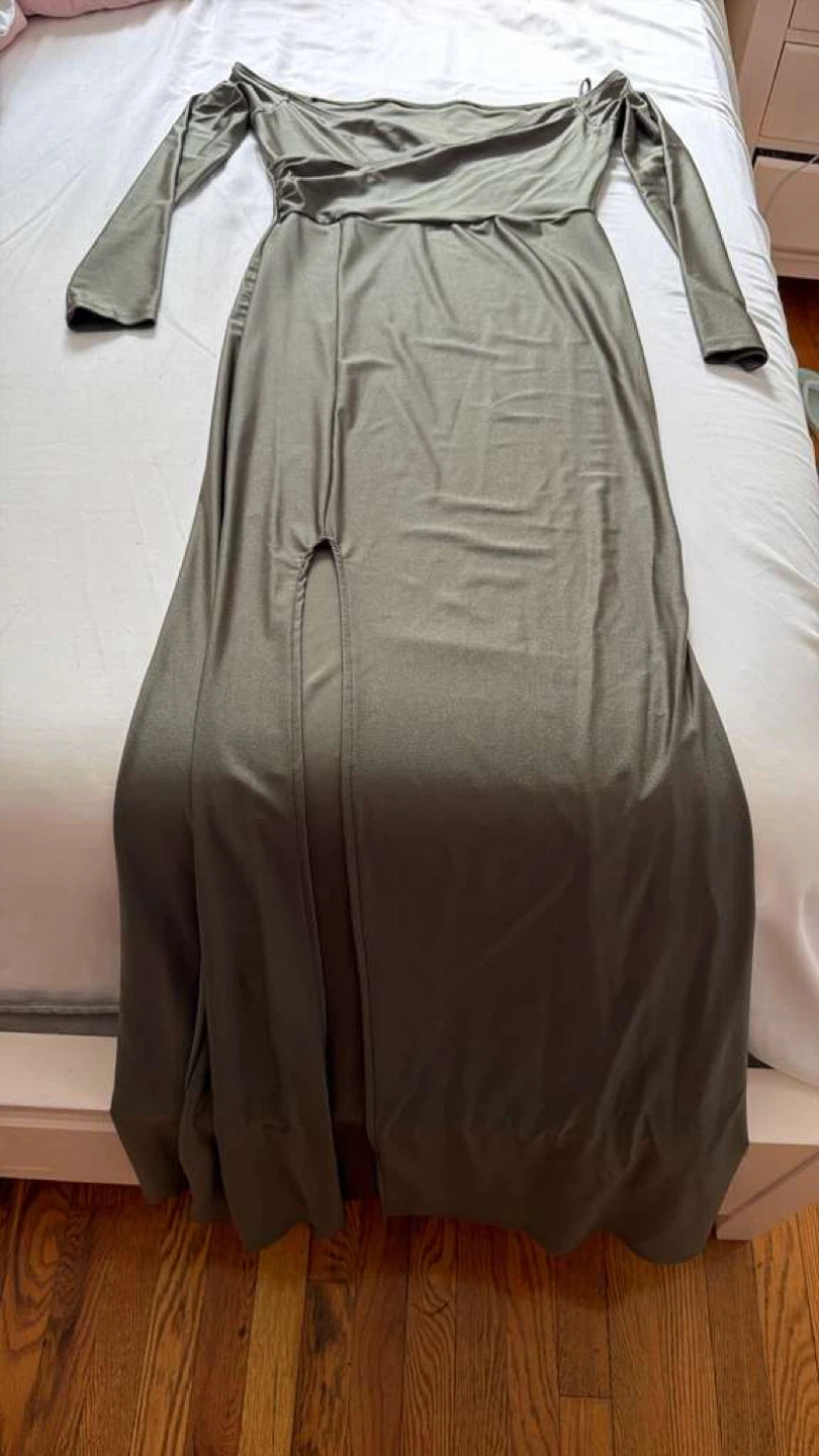 ⚽ Olive Green Off-the-Shoulder Maxi Dress - photo 2