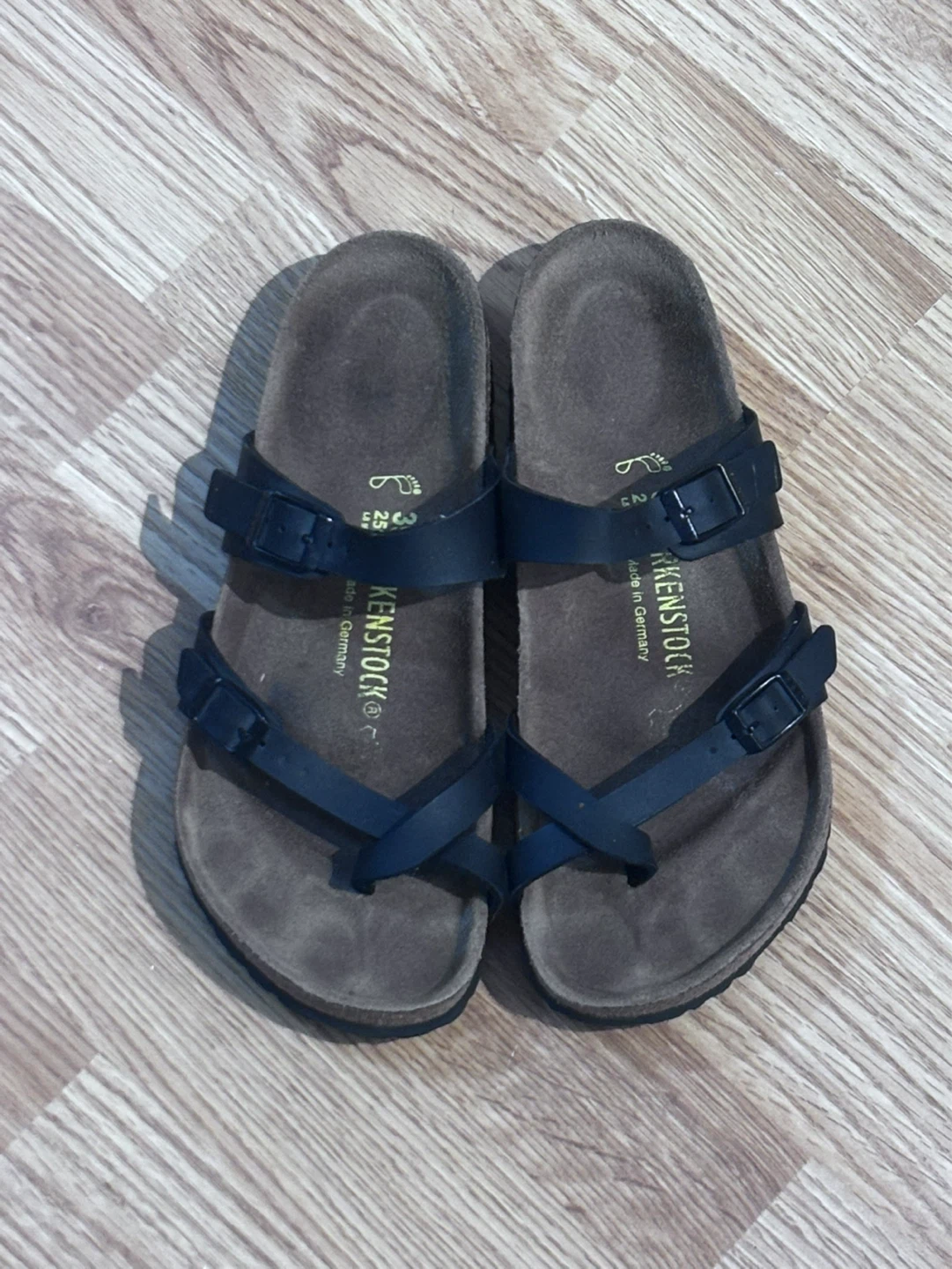⚽️Birkenstock Gizeh Black Sandals Size 39