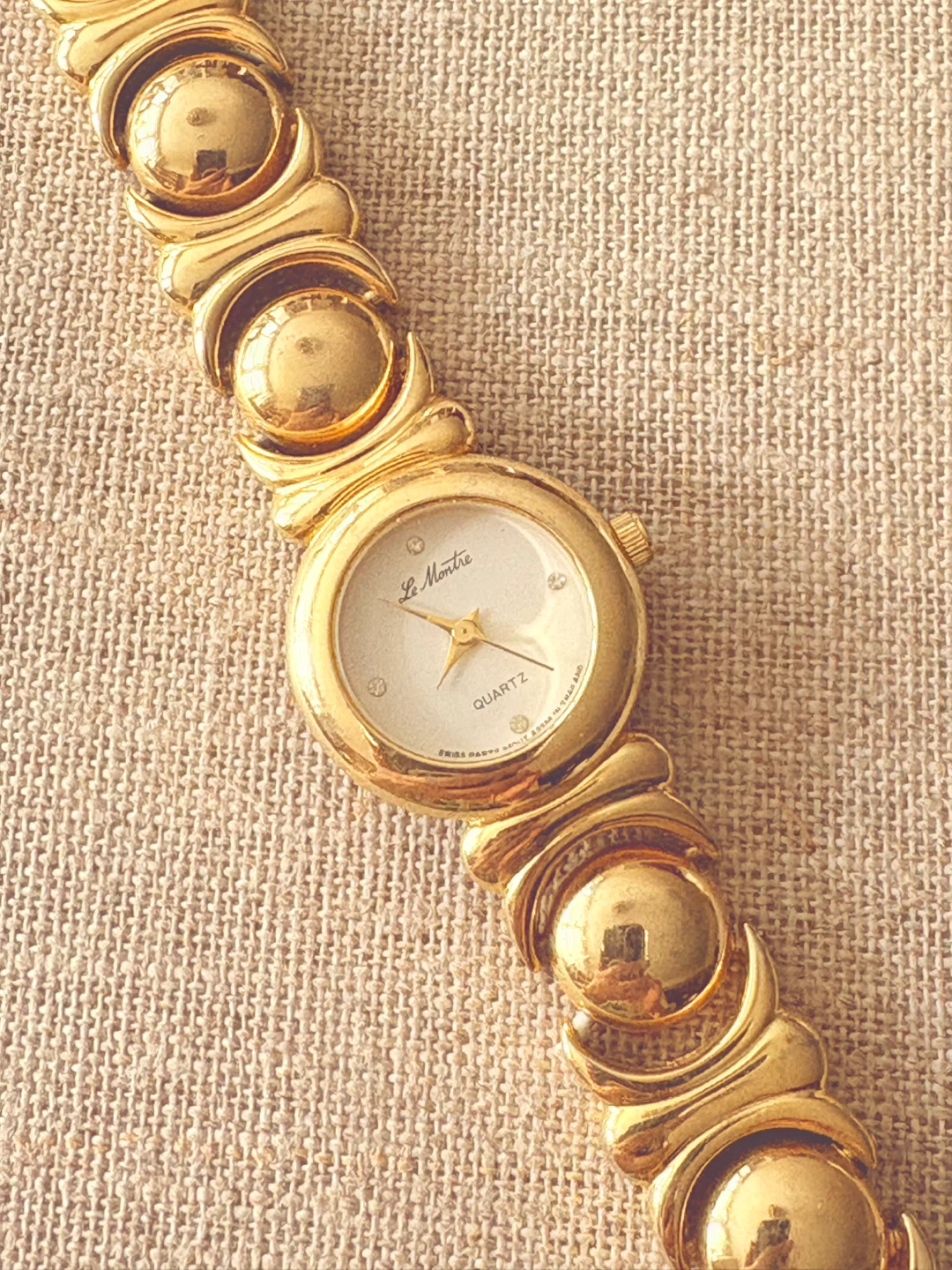 Le Montre gold quartz vintage watch
