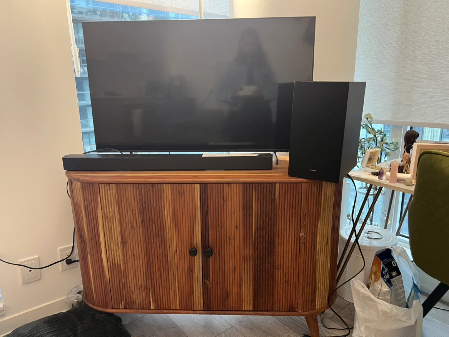 Full set- samsung tv sound bar, speaker, console table real wood - photo 2