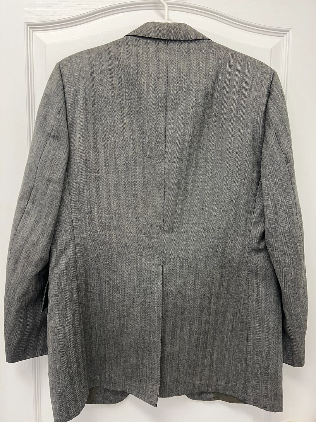 Men's Grey Herringbone Suit Jacket and Vest - photo 4