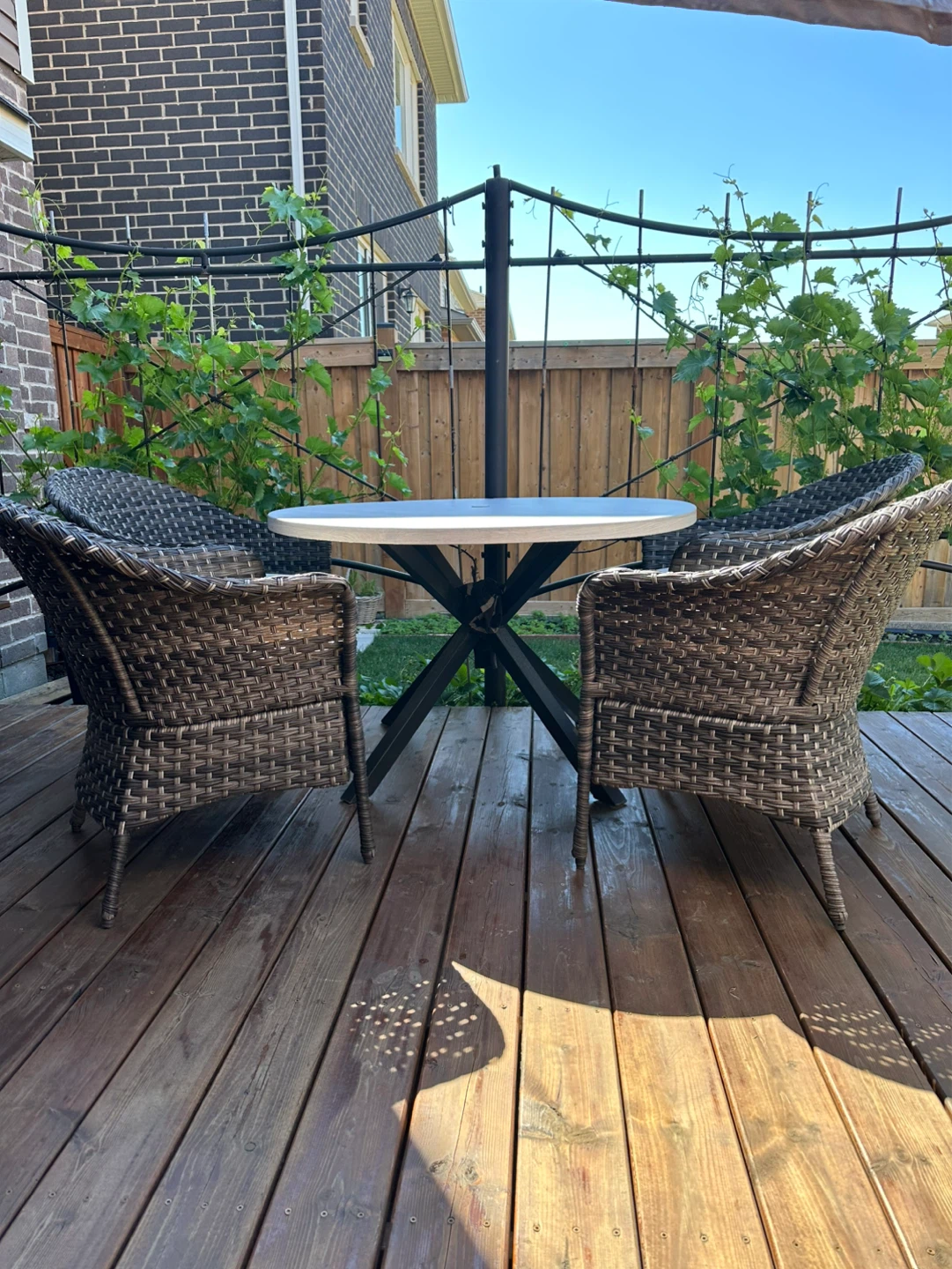 Patio Dining Set - Round Table & 4 Chairs