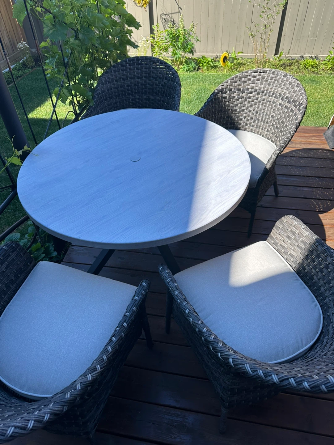 Patio Dining Set - Round Table & 4 Chairs - photo 3