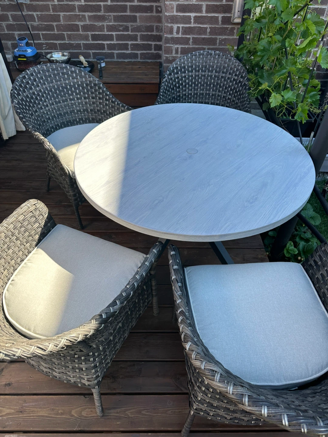 Patio Dining Set - Round Table & 4 Chairs - photo 2