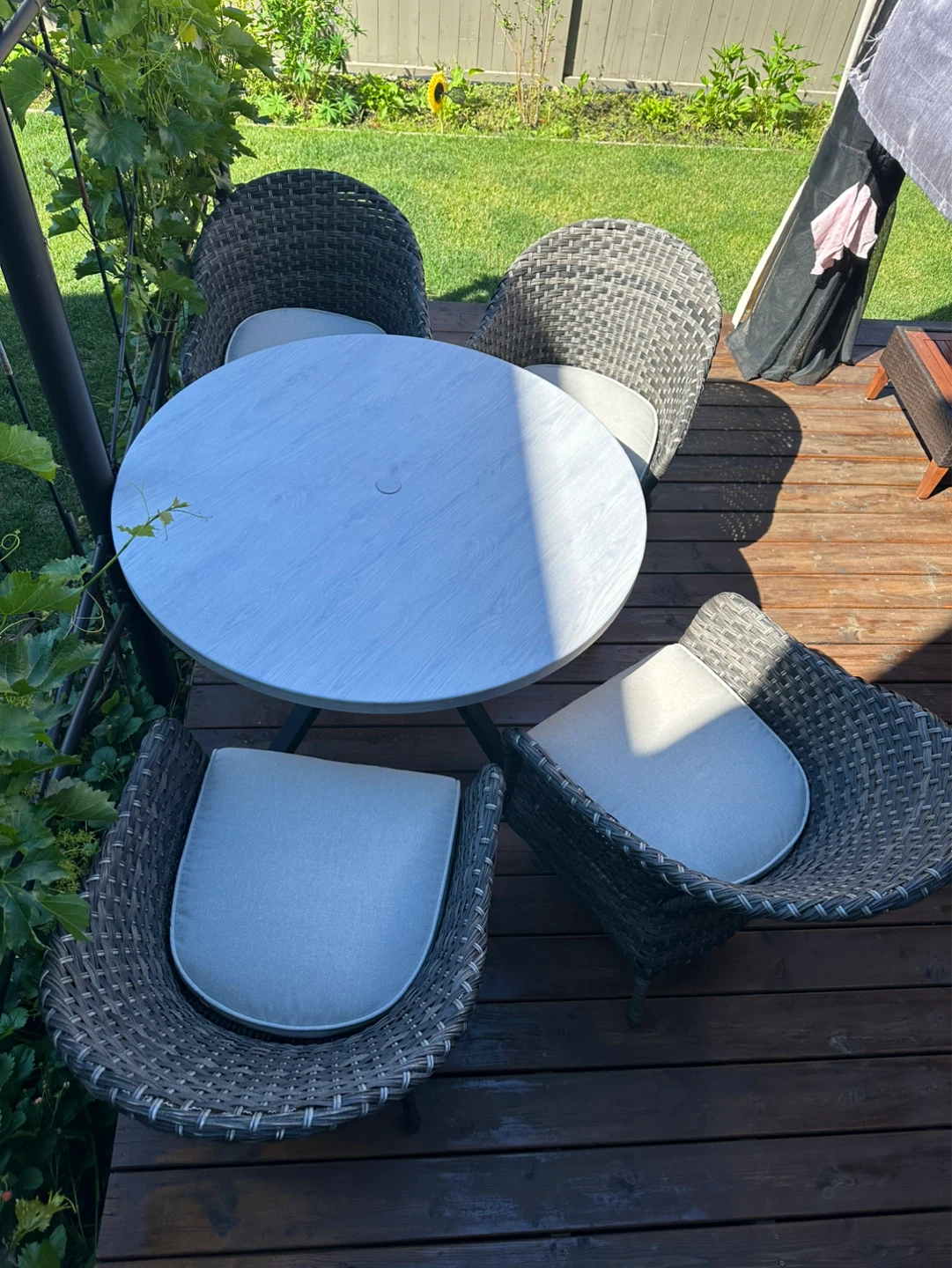 Patio Dining Set - Round Table & 4 Chairs - photo 4