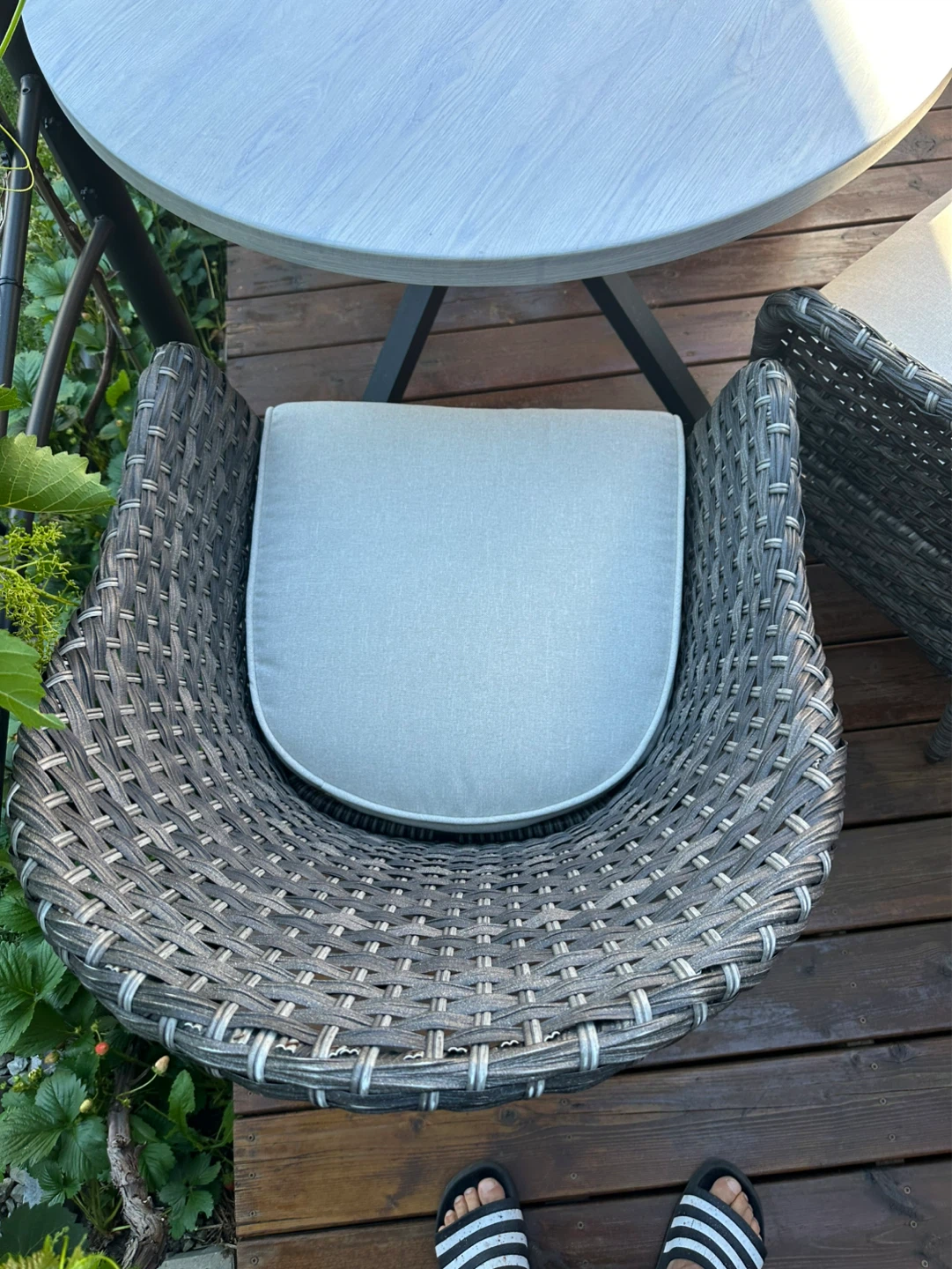 Patio Dining Set - Round Table & 4 Chairs - photo 5