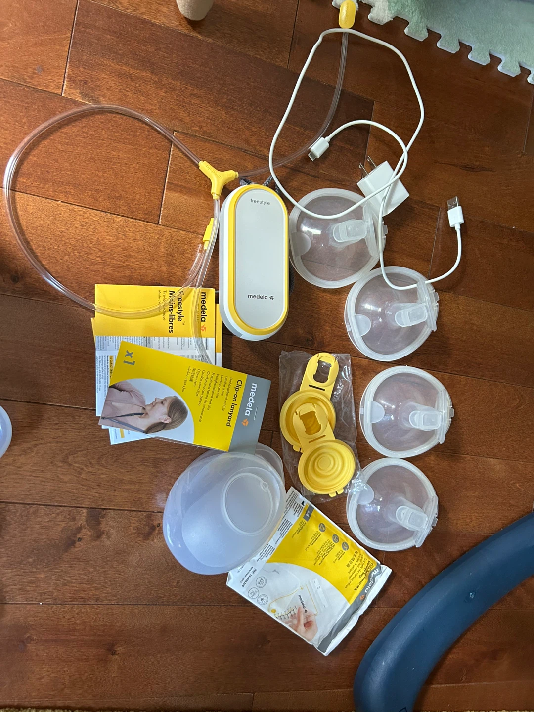 Medela Freestyle Double Electric Breast Pump,nipple shell&shield - photo 2