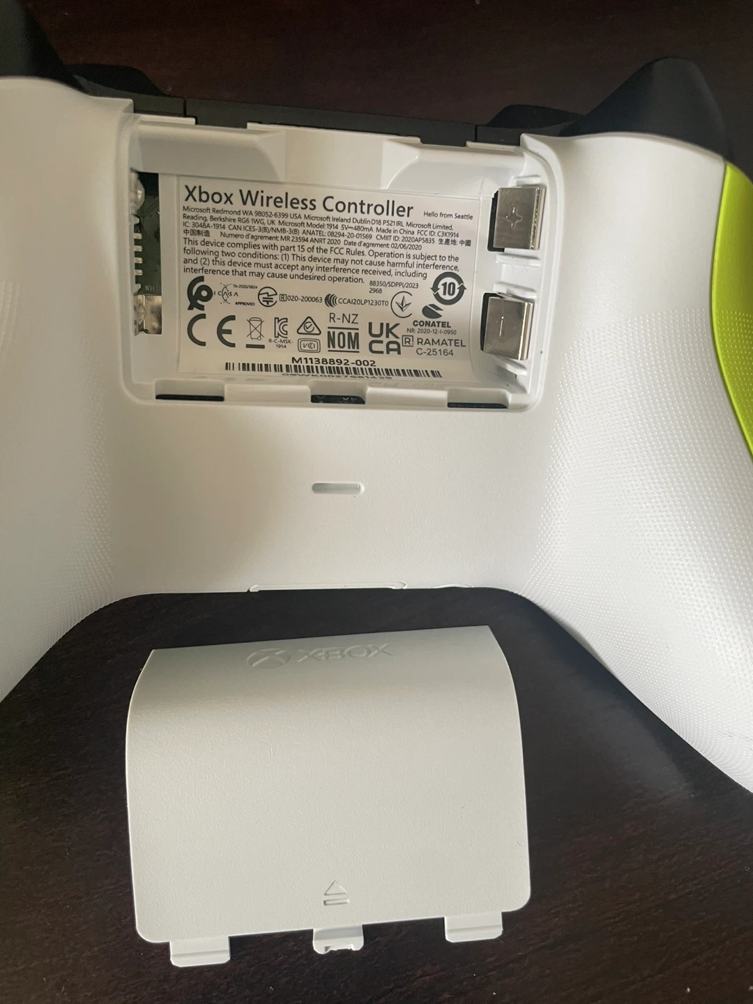 Xbox Wireless Controller - Electric Volt - photo 5