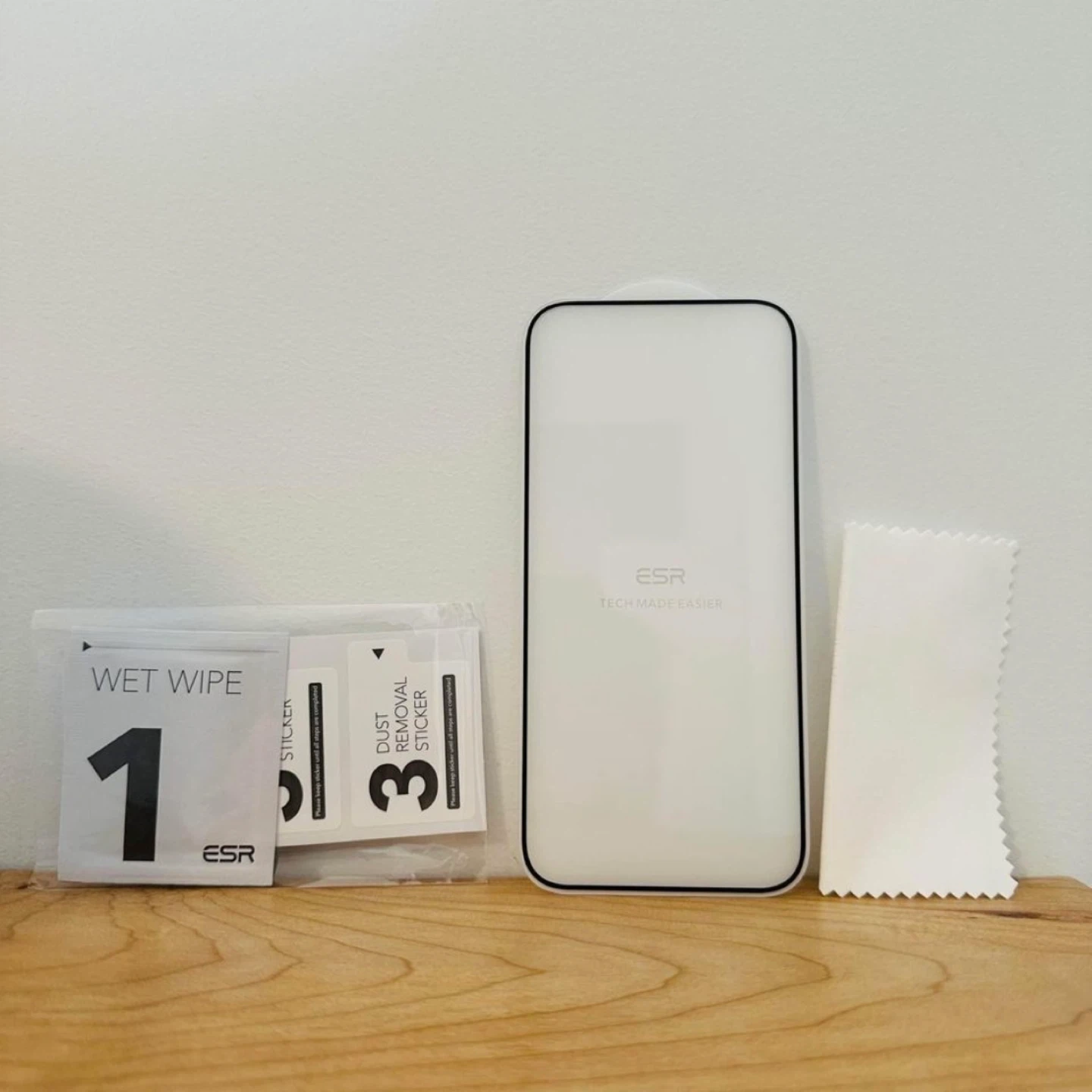 ESR iPhone 15 Pro Max Tempered Glass Screen Protector ⚽️ - photo 2