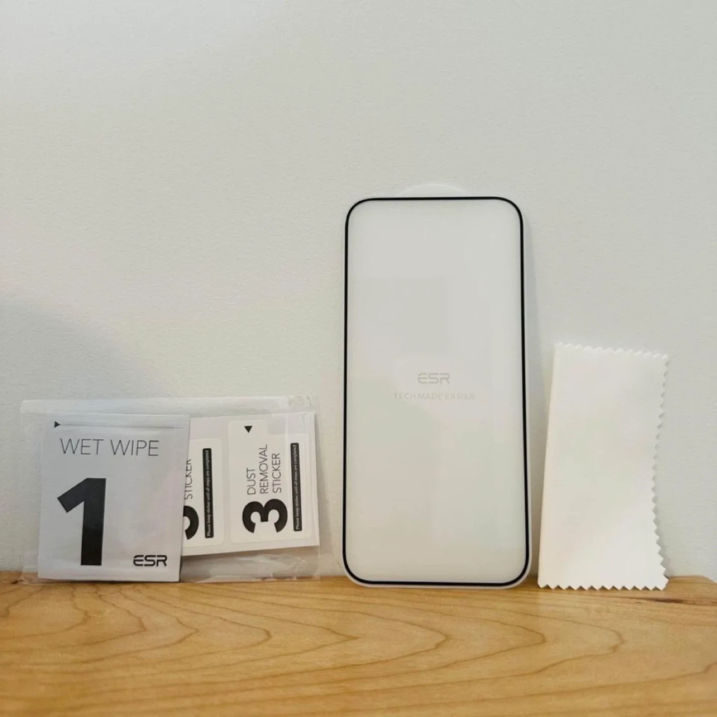 ESR iPhone 15 Pro Max Tempered Glass Screen Protector ⚽️ - photo 2