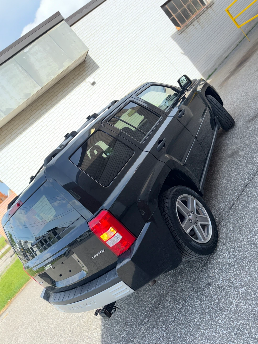 Black Jeep Patriot Limited 4x4 SUV - photo 2