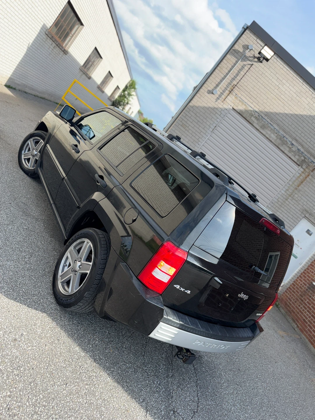 Black Jeep Patriot Limited 4x4 SUV - photo 3