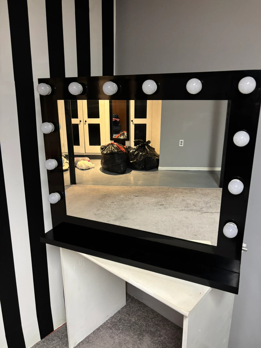 Black Hollywood Vanity Mirror with Lights - photo 2