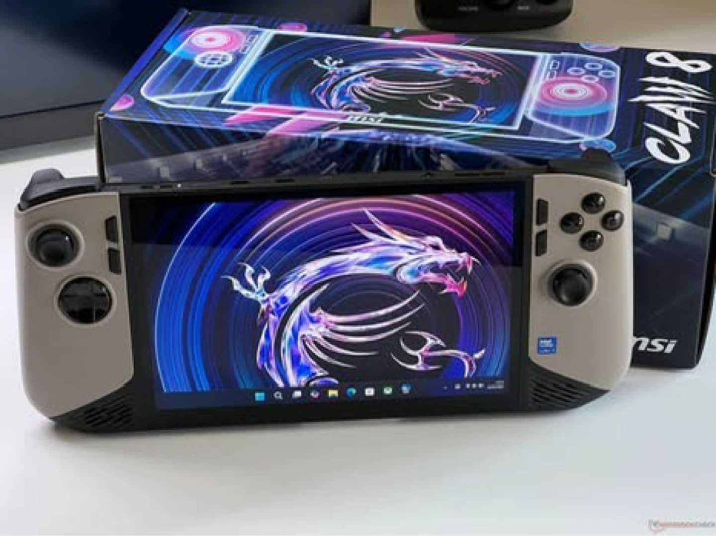 MSI Claw 8 AI+