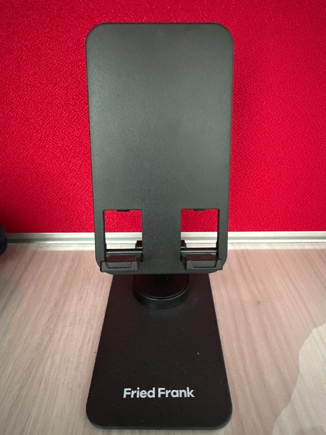 ⚽️ Black Phone Stand