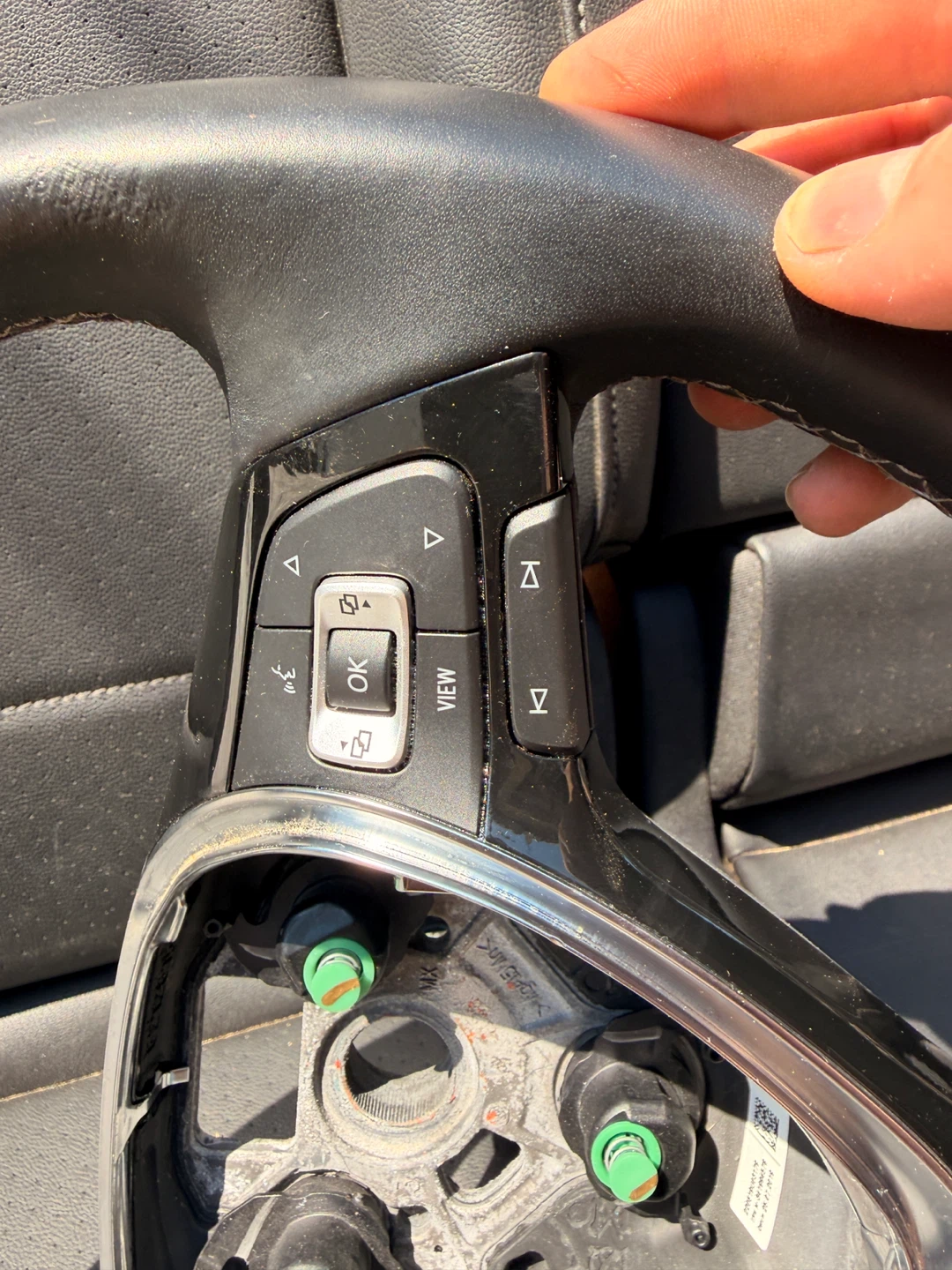 2019 Volkswagen Tiquane  Leather Steering Wheel with R-Line - photo 5