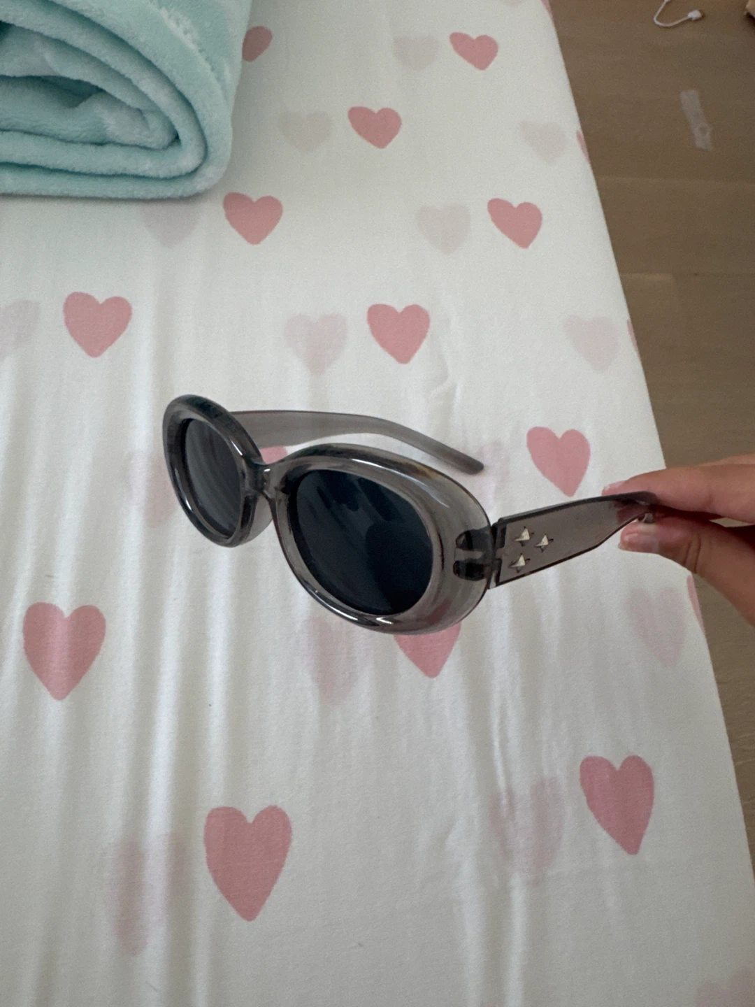 Grey Oval Sunglasses with Star Embellishments - photo 4