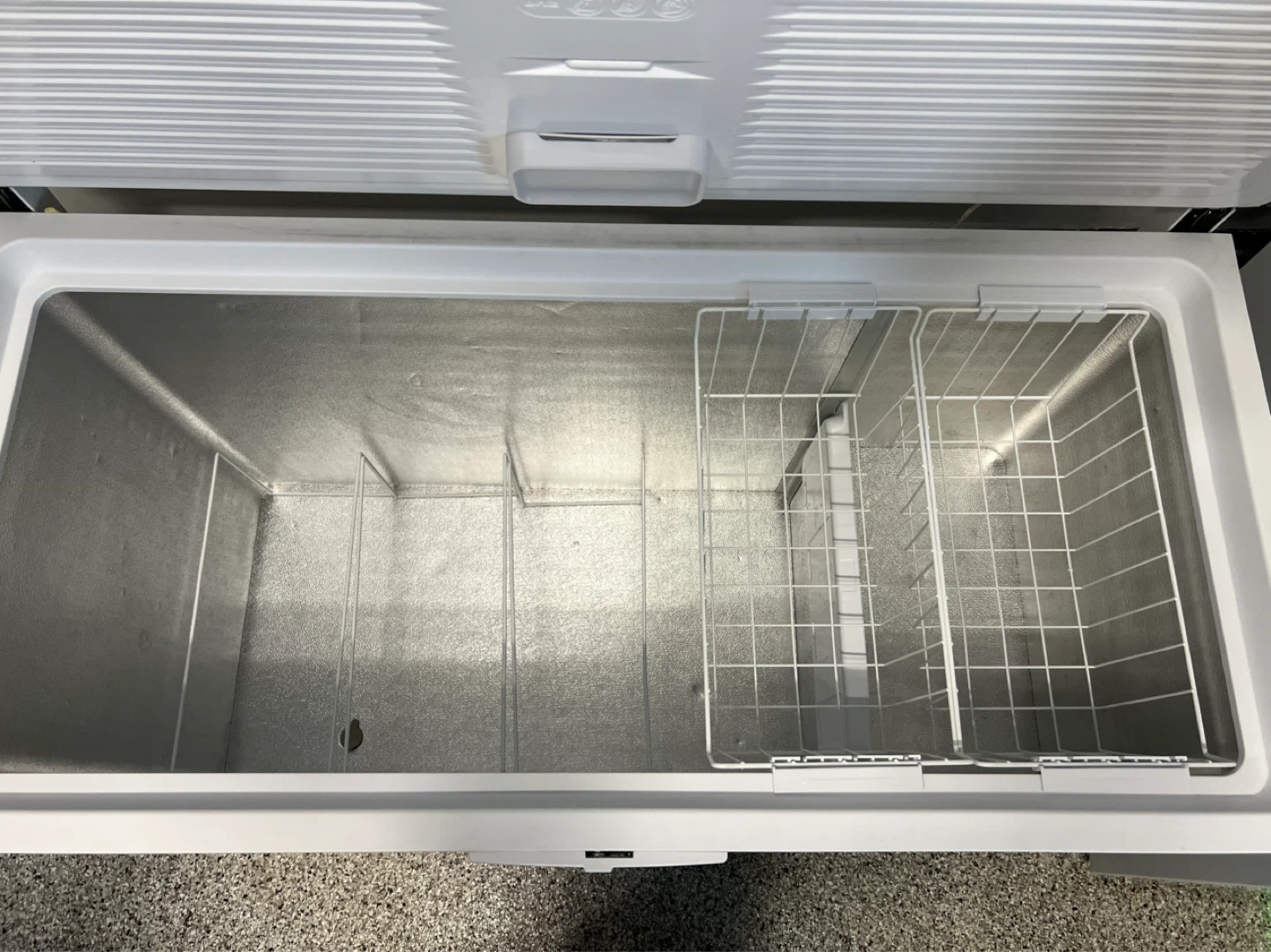 Whirlpool Chest Freezer - photo 3