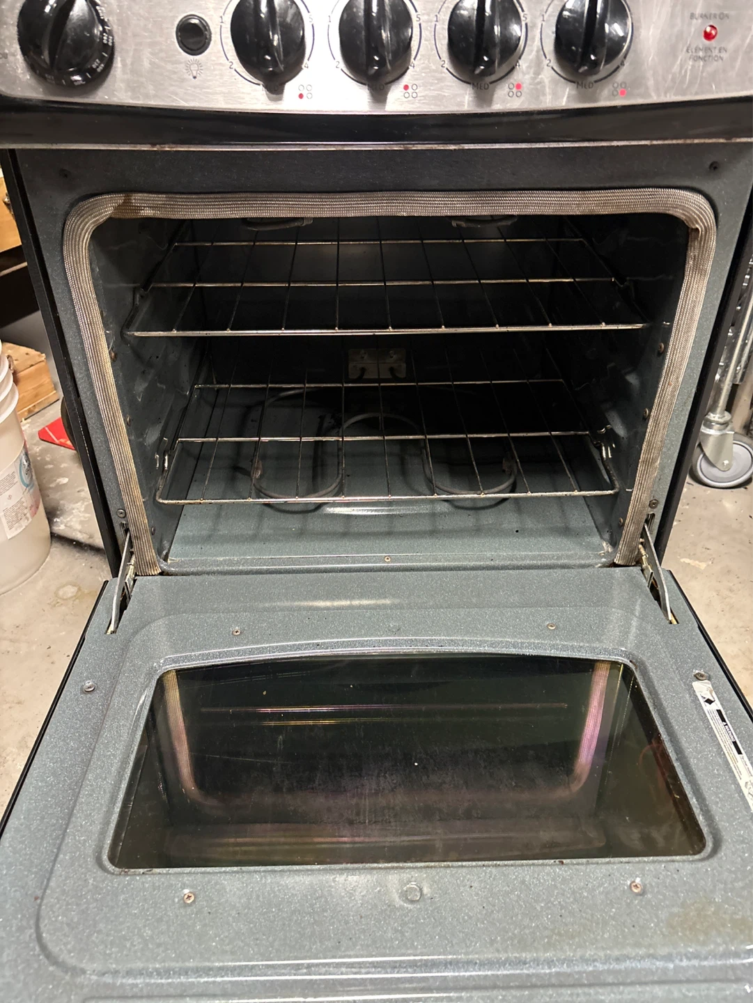 GE Electric Stove and Oven - photo 3