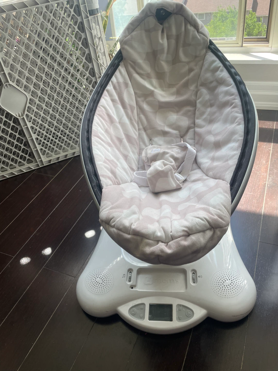 4 Moms Mamaroo Baby Swing - photo 2