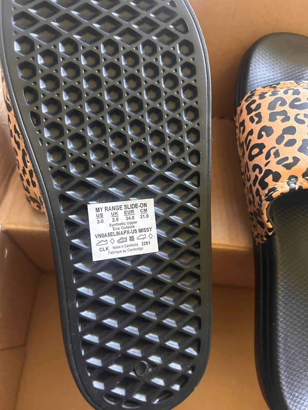⚽ Vans Slides - Leopard Print - Size 5 Youth - photo 2