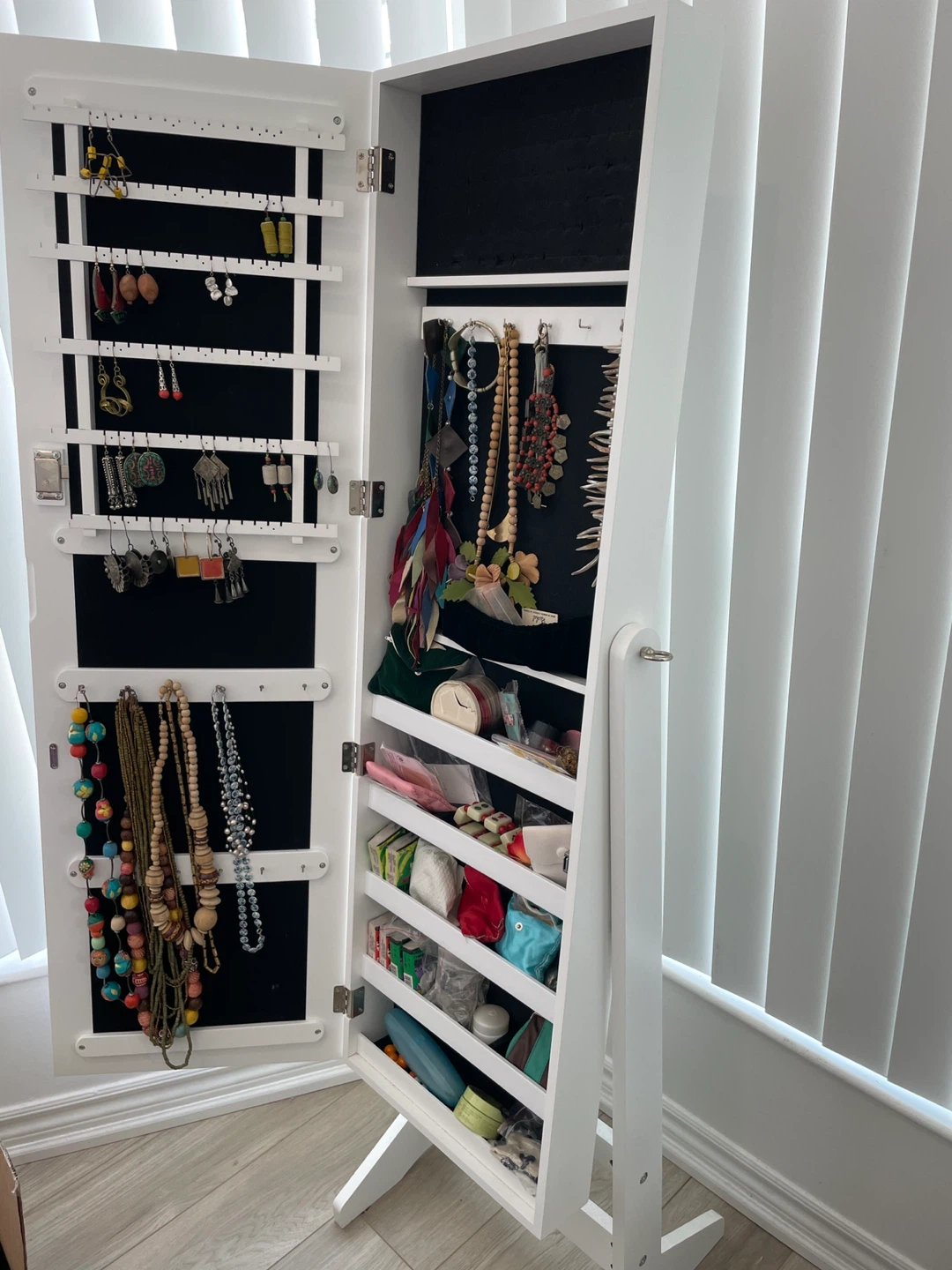 Standing Jewellery cabinet with Mirror - photo 2
