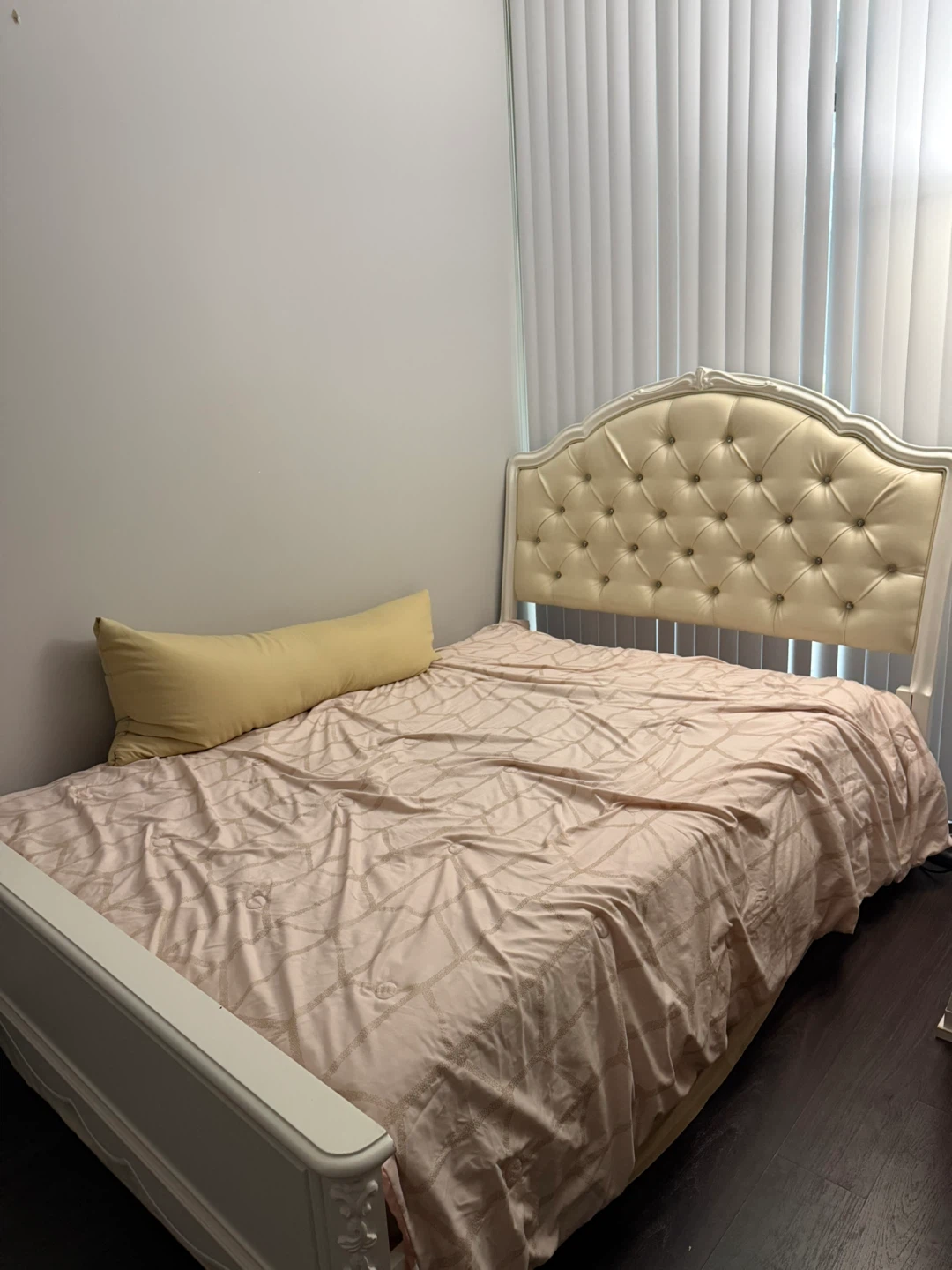 White Tufted Headboard Bed Frame