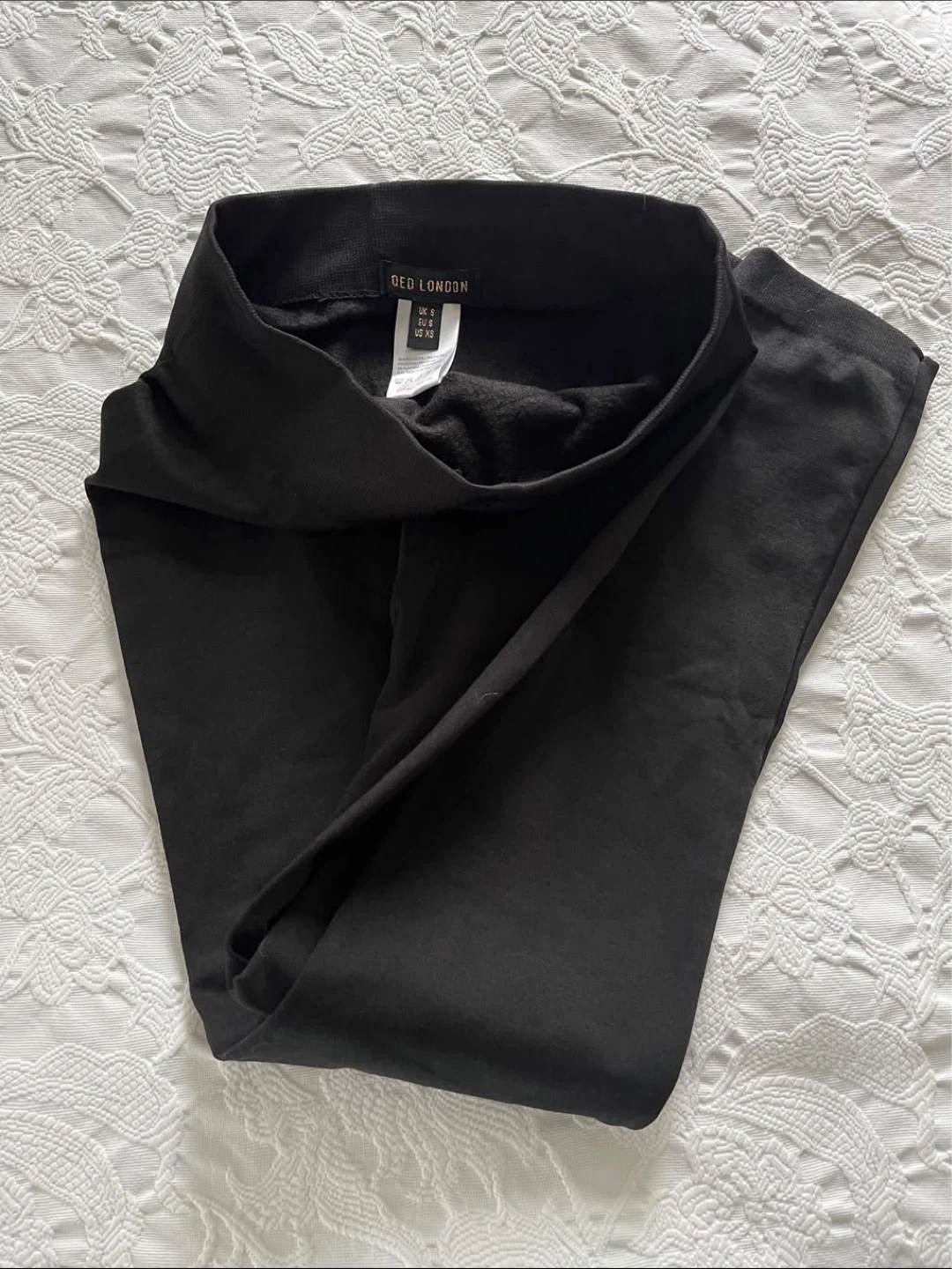 Black leggings