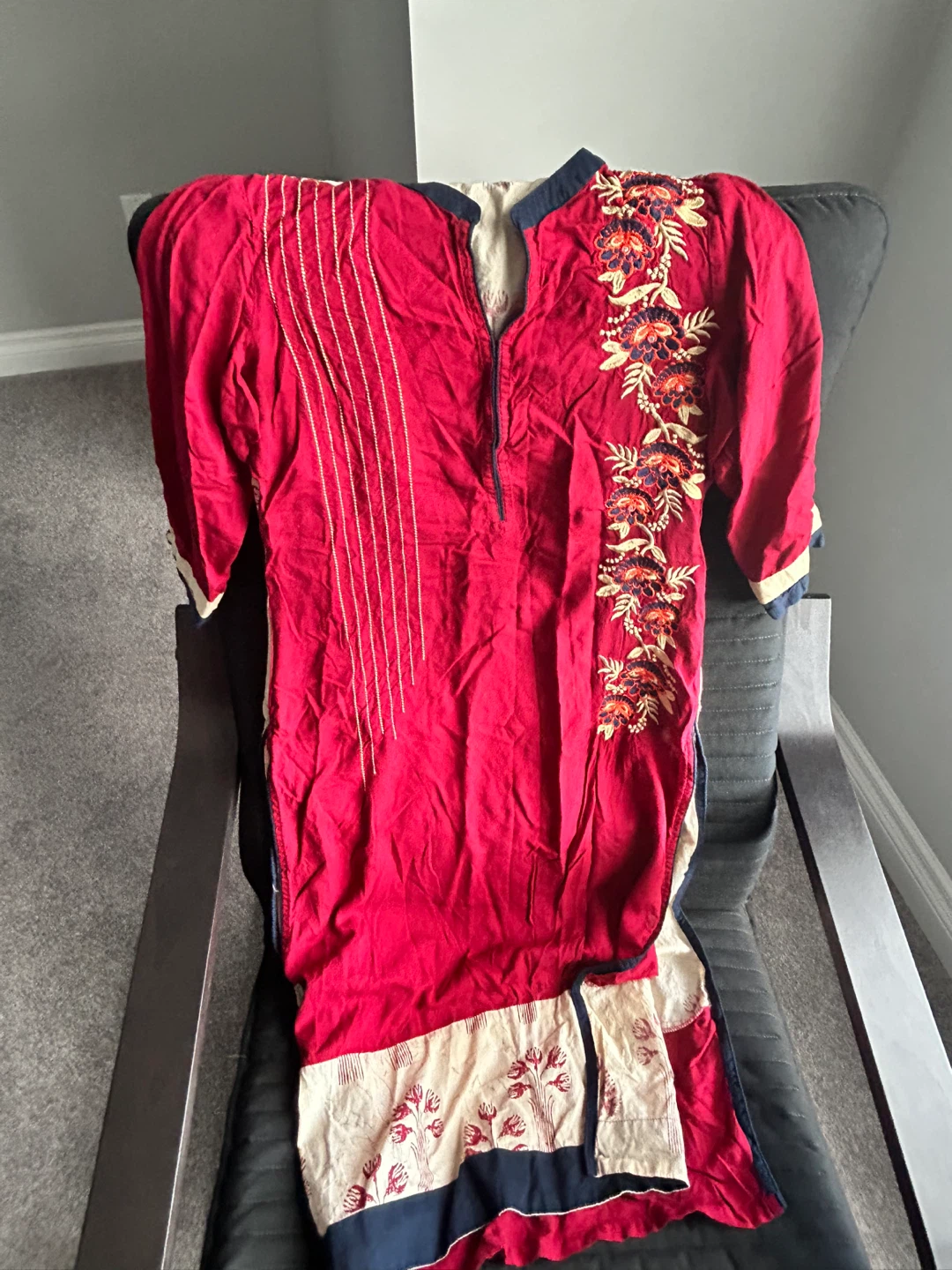 Small - Embroidered Long Kurti Tops - photo 4