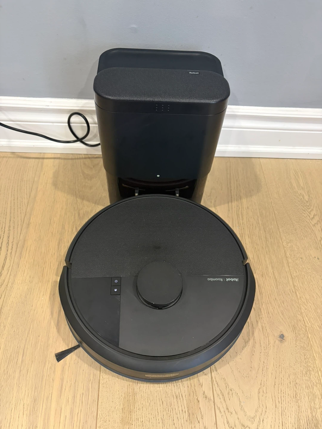 iRobot Roomba Combo 105 + AutoEmpty Dock (2024) – Vacuum & Mop - photo 2