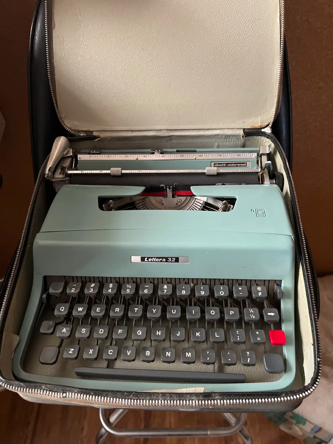 Olivetti Lettera 32 Typewriter