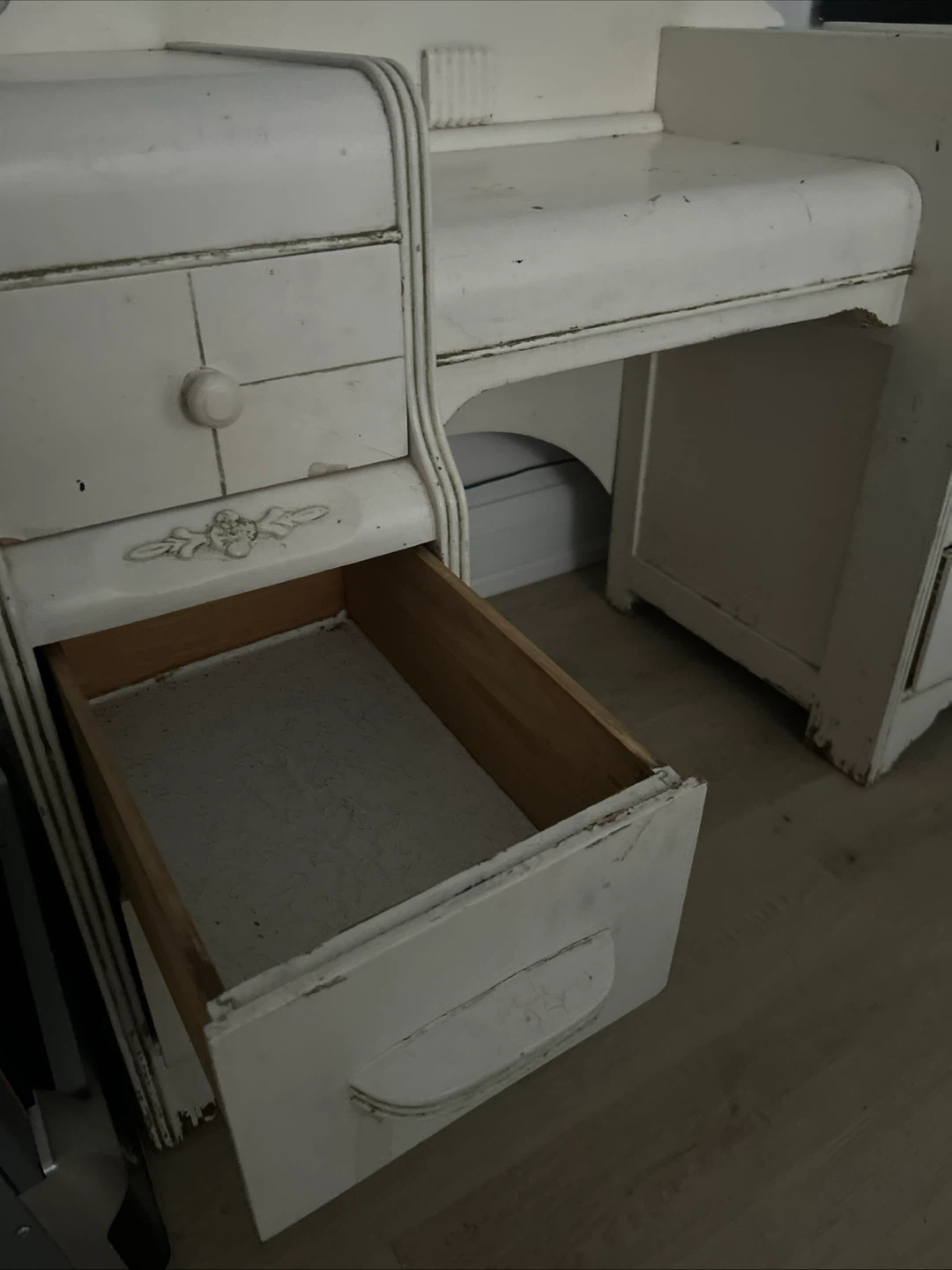 Vintage vanity and chair set - photo 2