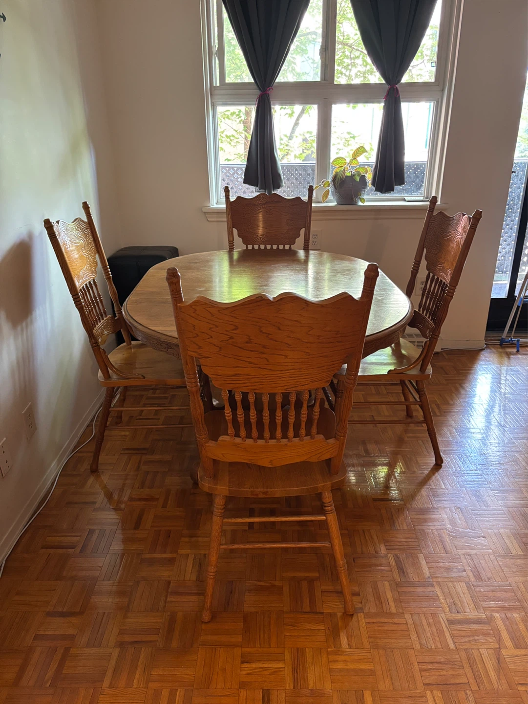 Vintage Solid Wood Pedestal Dining Table with 4 Matching Chairs - photo 2