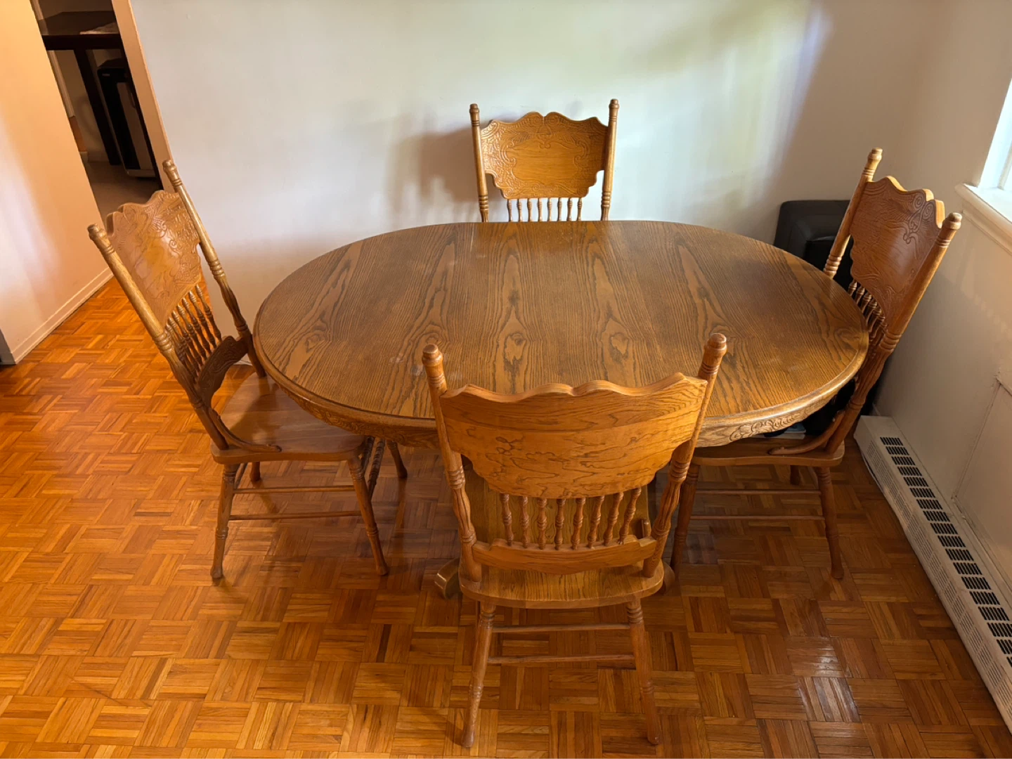 Vintage Solid Wood Pedestal Dining Table with 4 Matching Chairs - photo 3
