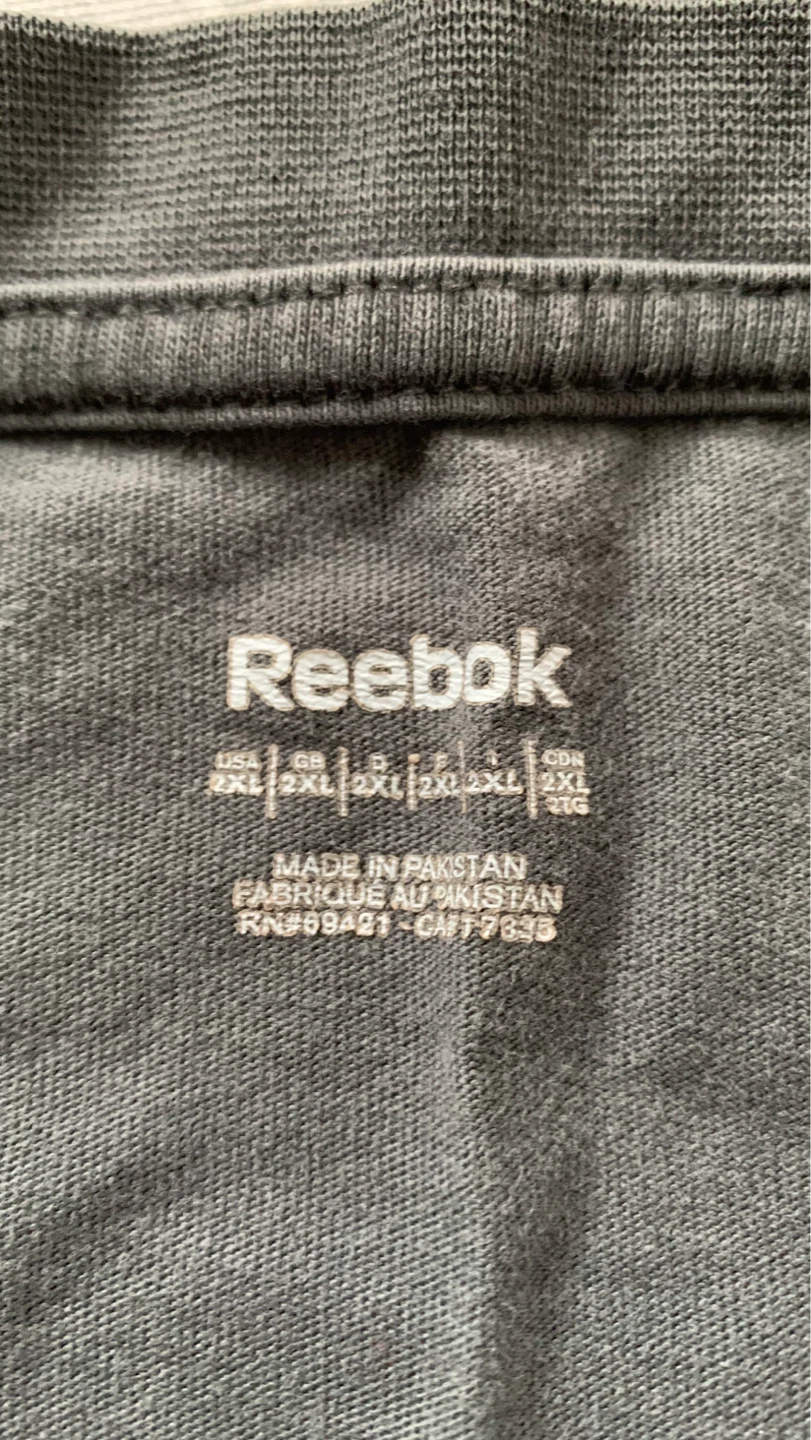 Two Reebok Men's Sleeveless T-Shirts - 2XL ⚽️ WELL WORN - photo 3