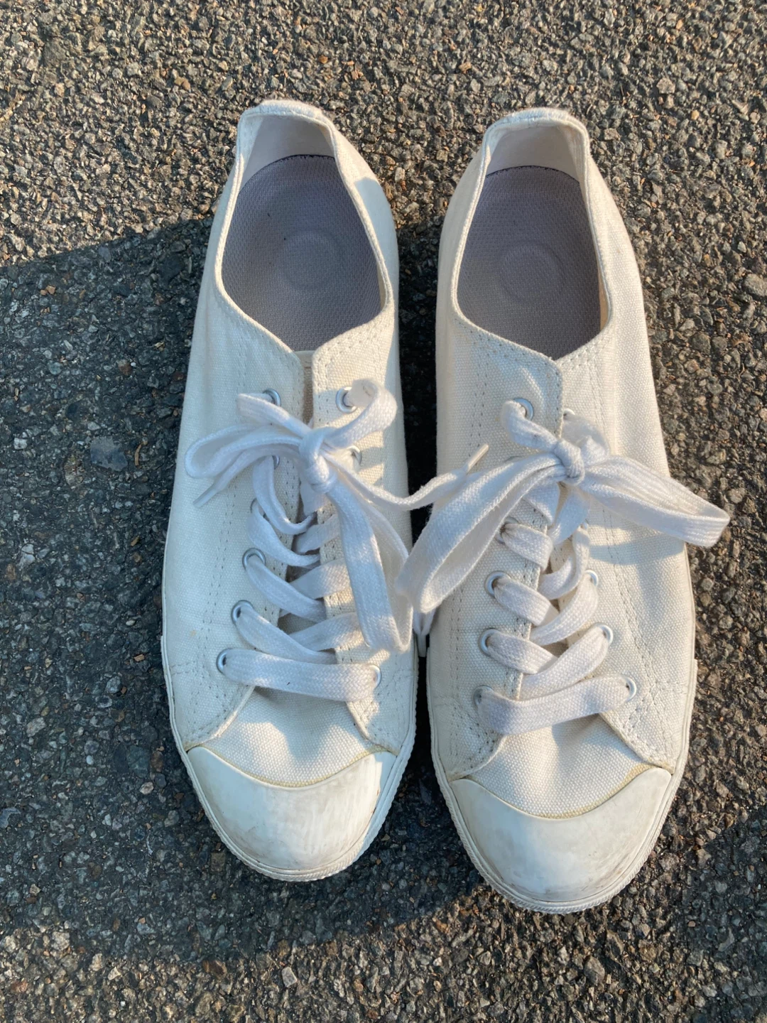 White Canvas Sneakers⚽️