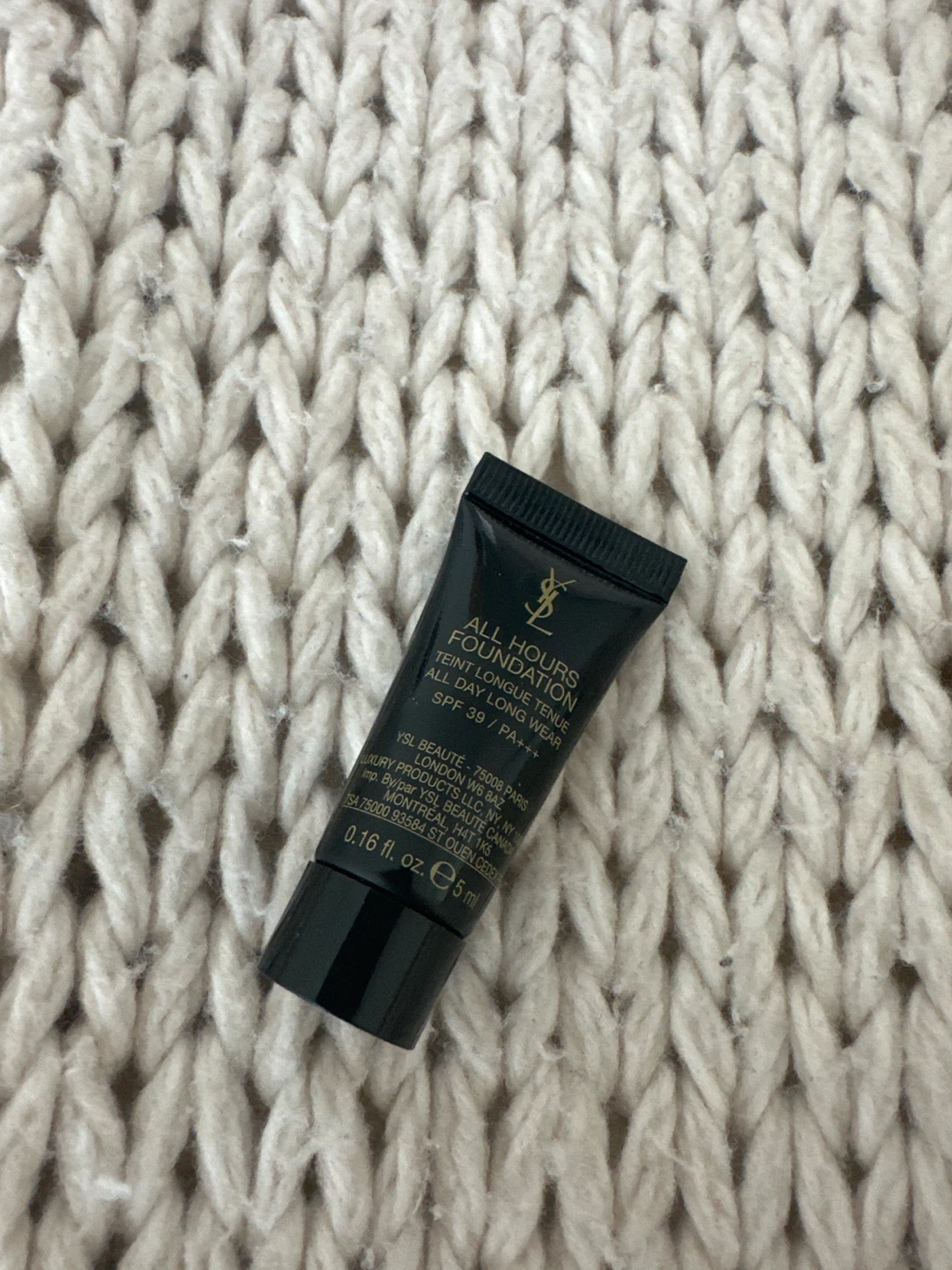 Yves Saint Laurent All Hours Foundation SPF 39 ⚽️