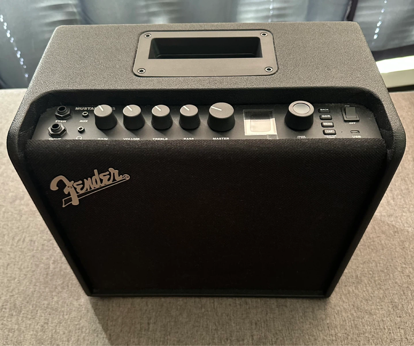Fender Mustang LT25 amp
