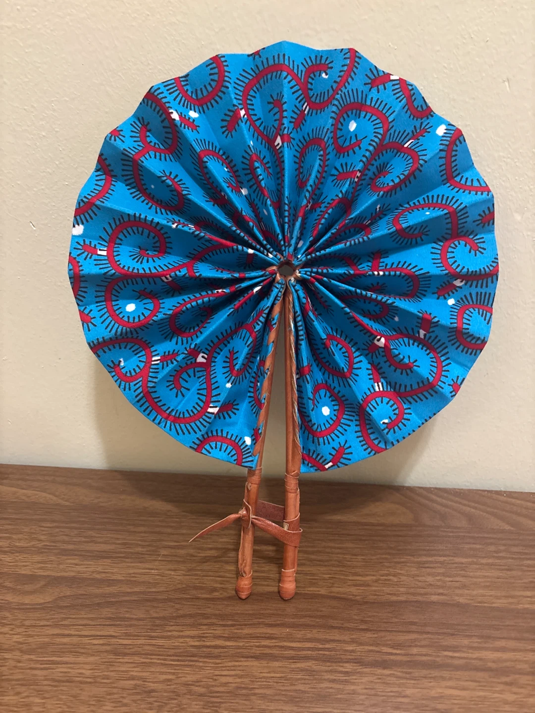 ⚽ Blue and Red Patterned Foldable Fan - photo 4