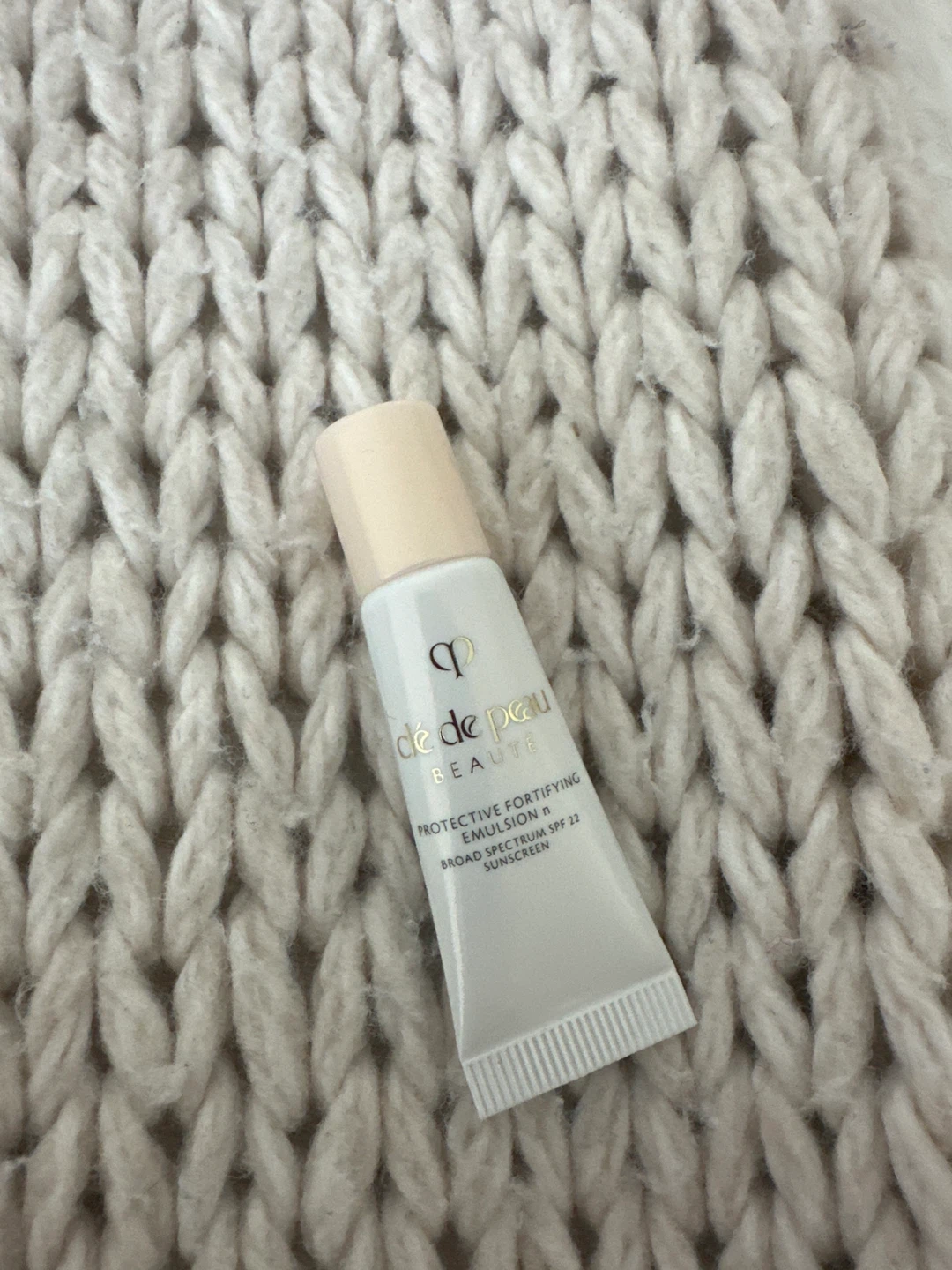 Clé de Peau BEAUTÉ Protective Fortifying Emulsion⚽️