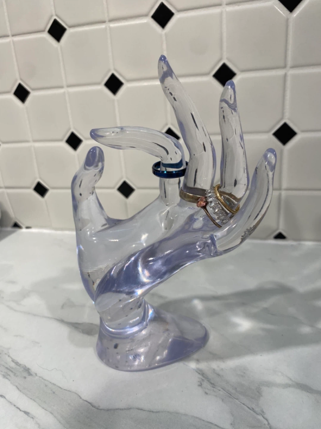 Clear Acrylic Hand Ring Holder - photo 3