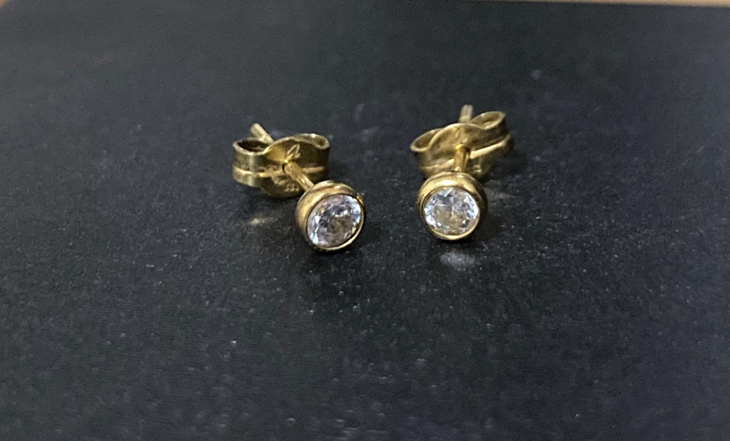 10k Gold Stud Earrings with Clear Stones⚽️