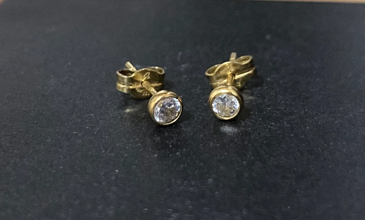 10k Gold Stud Earrings with Clear Stones⚽️