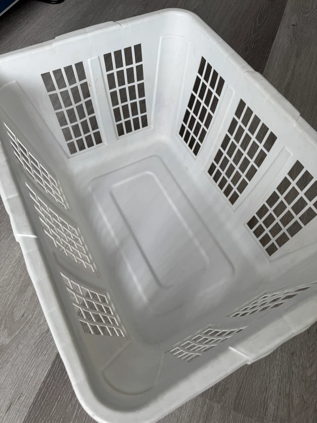 White Laundry Basket - photo 2