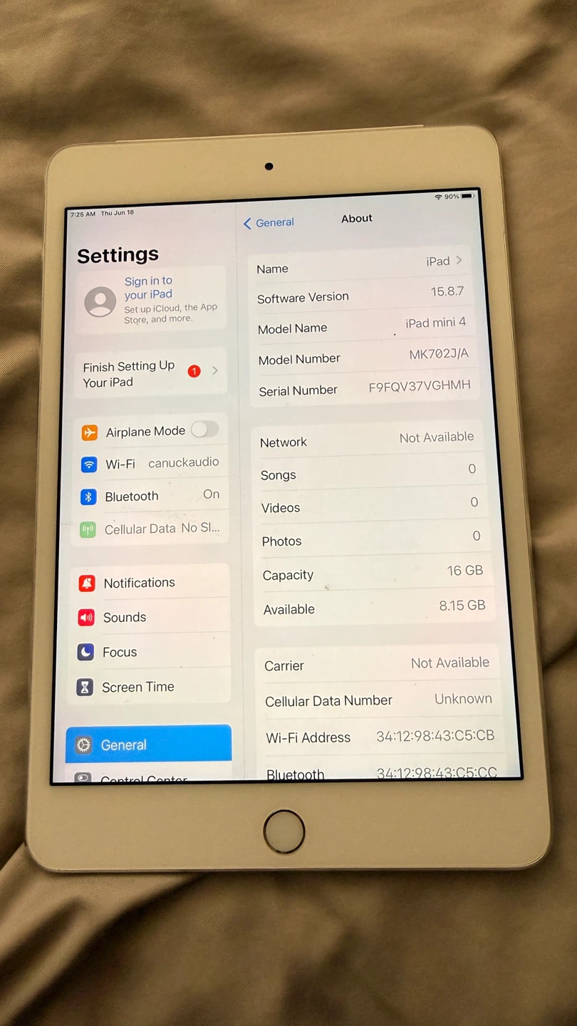Apple iPad Mini 4 - 16 GB