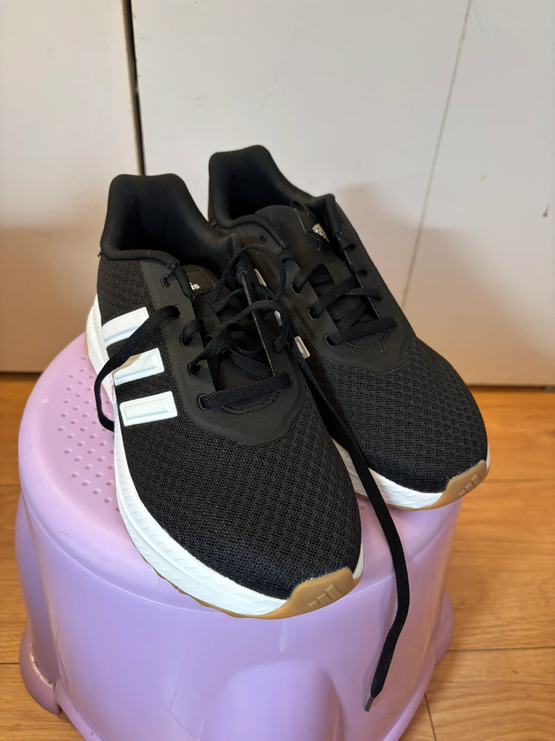 Adidas Running Shoes 6.5 new - photo 2