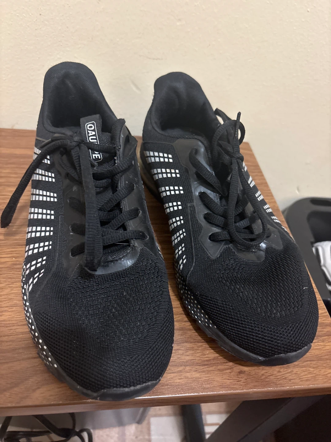 ⚽ OAUDAXE Black Athletic Shoes