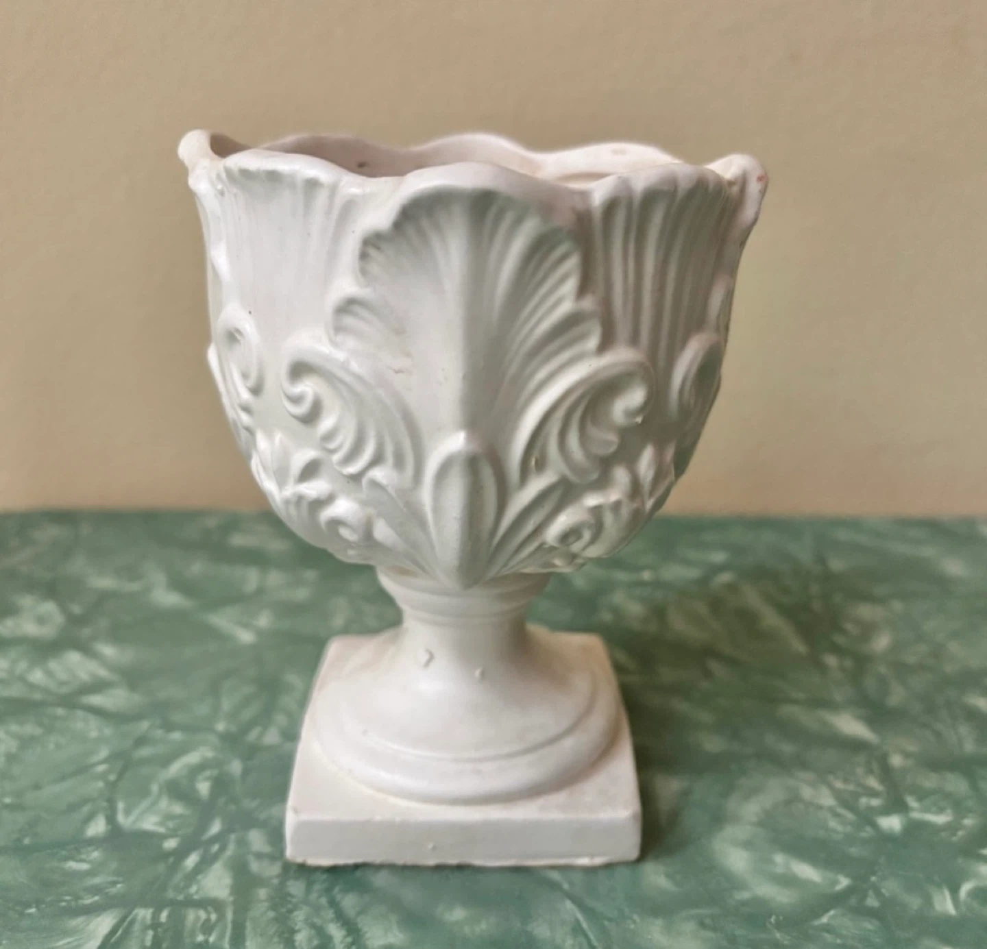 ⚽️ Vintage Embossed White Decorative Vase Japan - photo 2