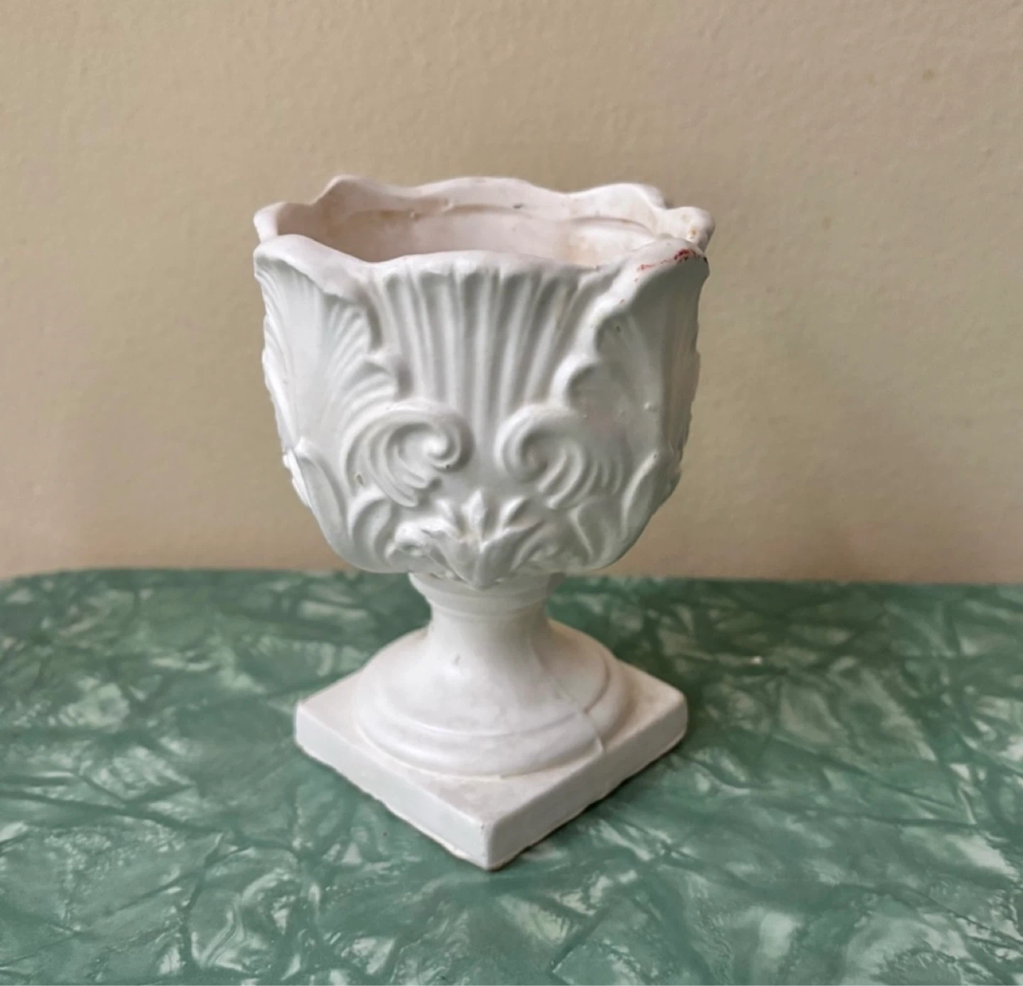⚽️ Vintage Embossed White Decorative Vase Japan