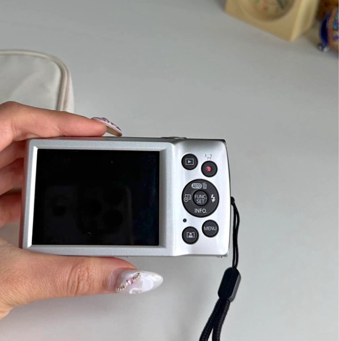 Canon IXY 200 Digital Camera - photo 2